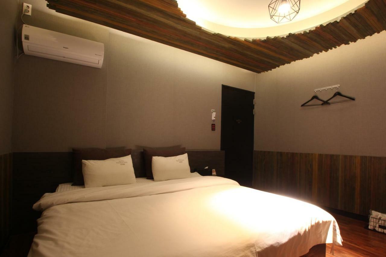 French Code Hotel Changwon Exterior foto